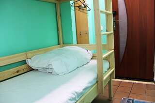 Хостелы Привокзальный Хостел Брест Спальное место на двухъярусной кровати в общем номере для мужчин и женщин-1